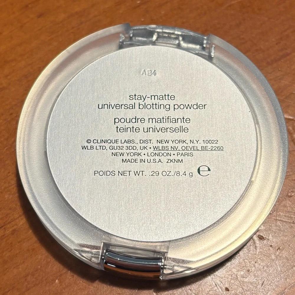 Clinique Stay-Matte Universal Blotting Powder